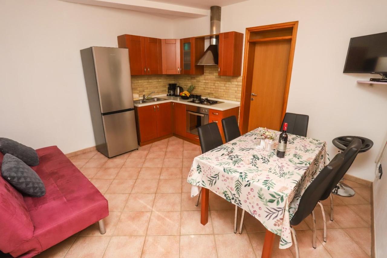 Apartment Nina With Private Pool Nova Vas  Extérieur photo