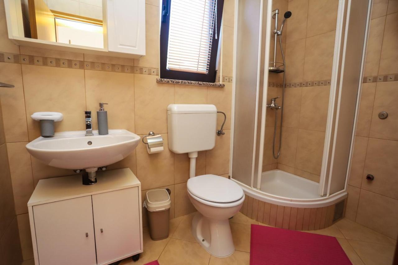 Apartment Nina With Private Pool Nova Vas  Extérieur photo