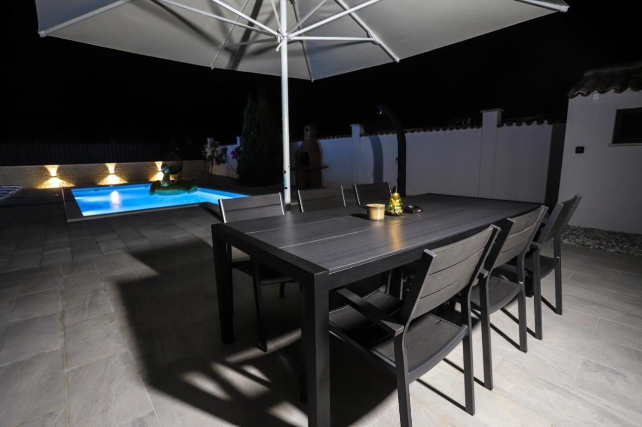 Apartment Nina With Private Pool Nova Vas  Extérieur photo
