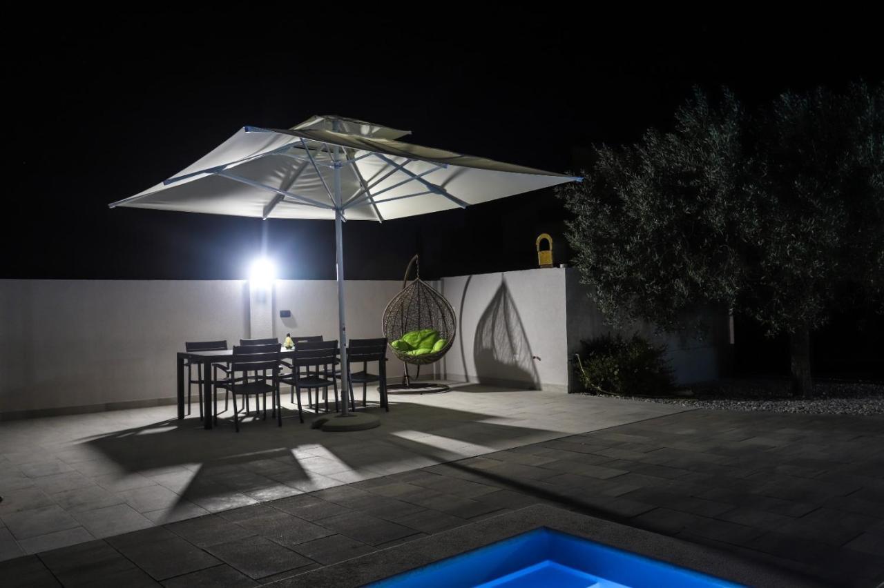 Apartment Nina With Private Pool Nova Vas  Extérieur photo