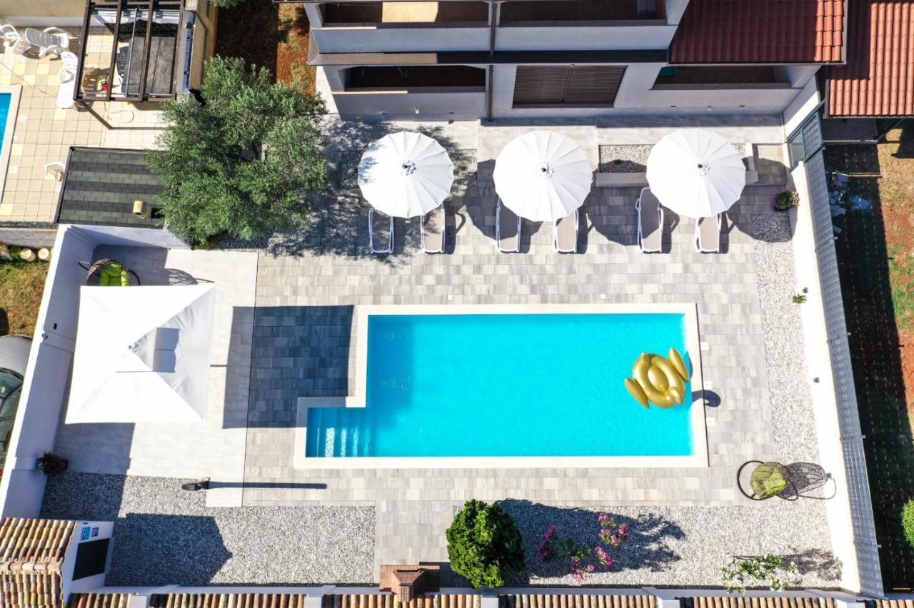 Apartment Nina With Private Pool Nova Vas  Extérieur photo