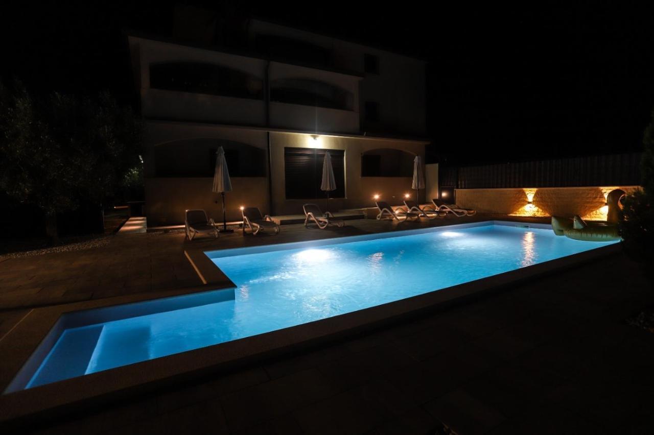Apartment Nina With Private Pool Nova Vas  Extérieur photo