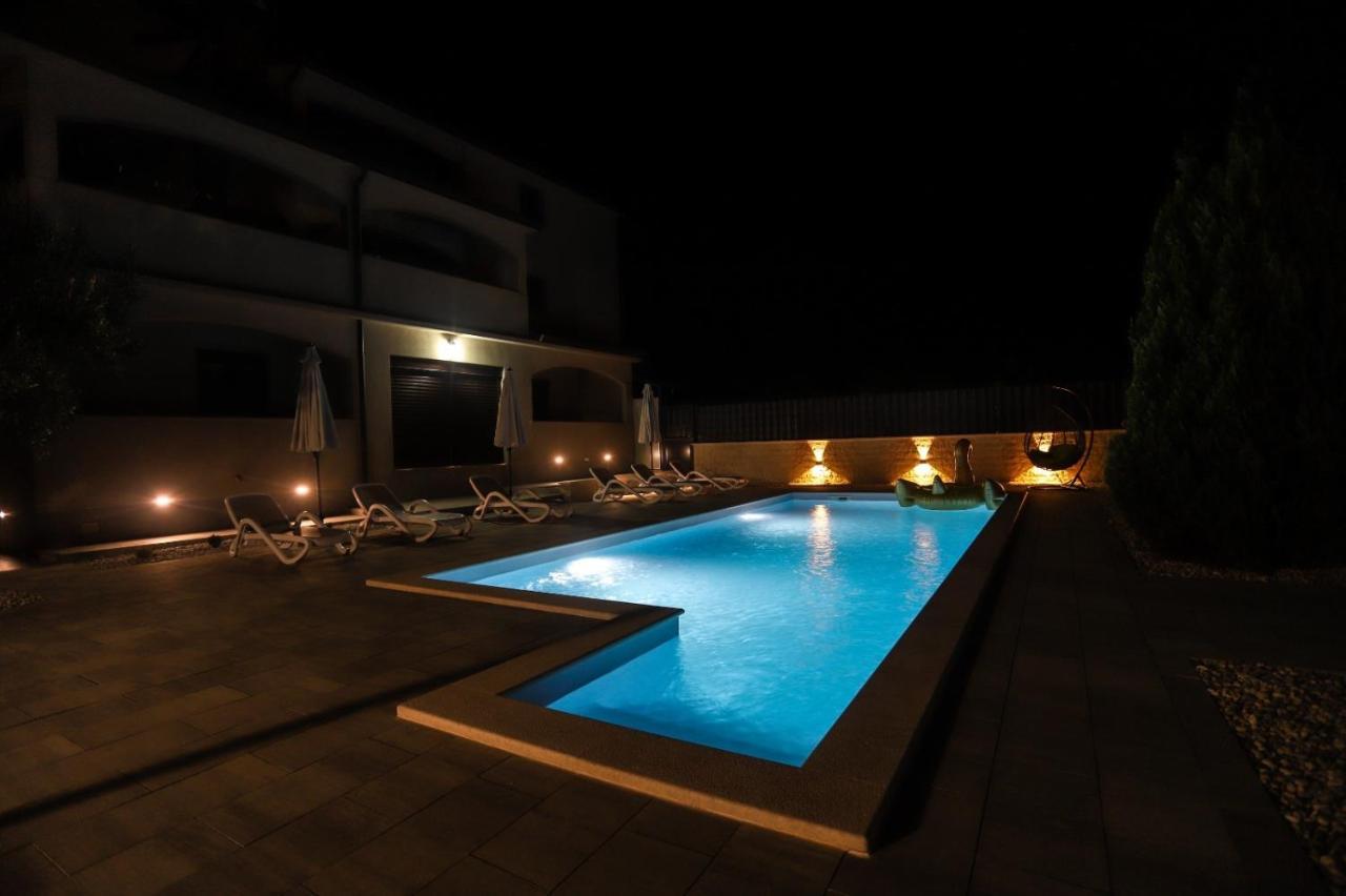 Apartment Nina With Private Pool Nova Vas  Extérieur photo