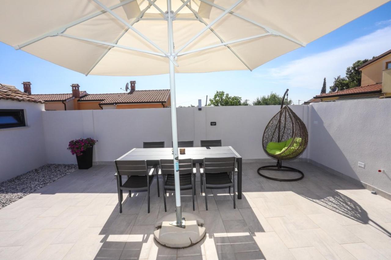 Apartment Nina With Private Pool Nova Vas  Extérieur photo