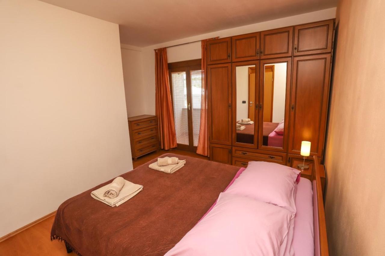 Apartment Nina With Private Pool Nova Vas  Extérieur photo