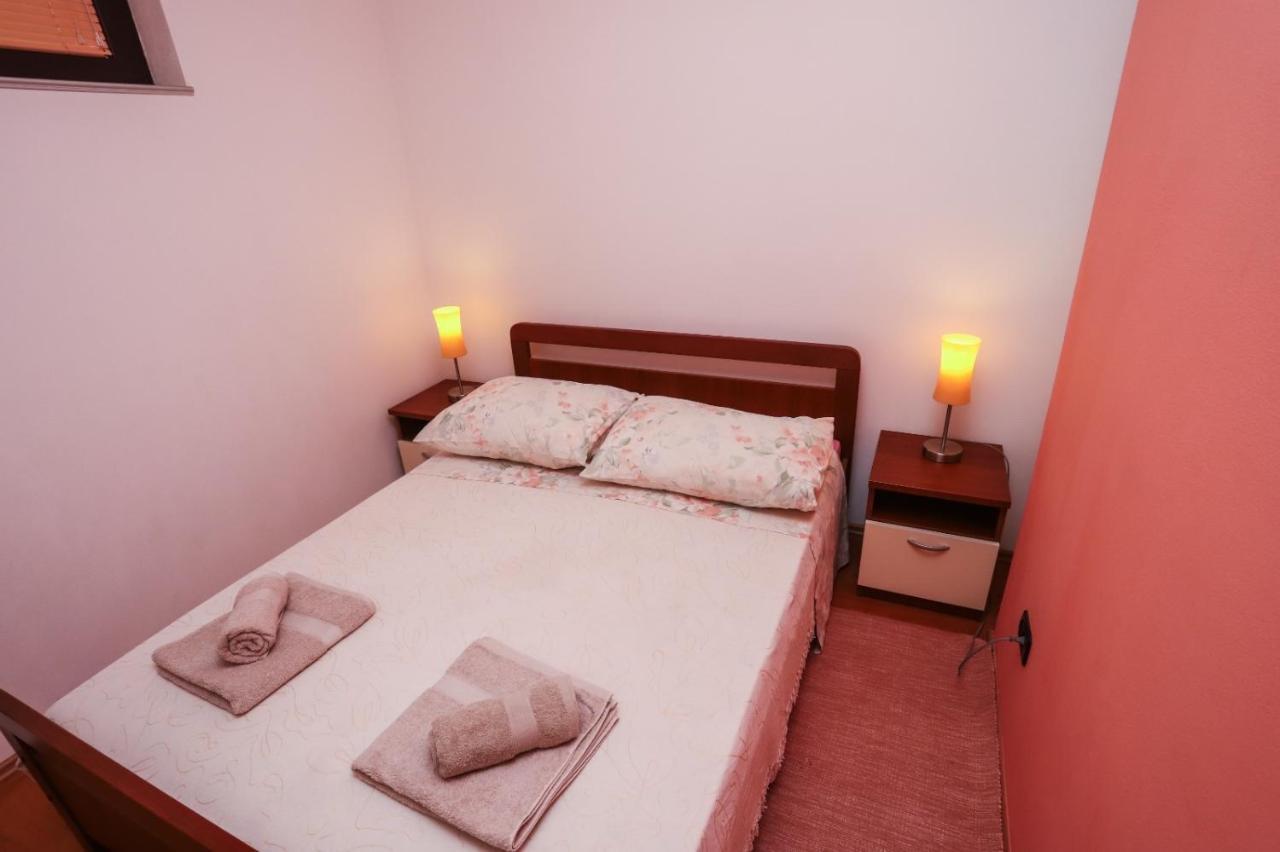 Apartment Nina With Private Pool Nova Vas  Extérieur photo